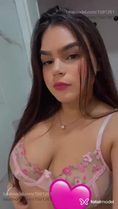 Acompanhante mulher com cabelo castanho de olhos castanhos - Larissa