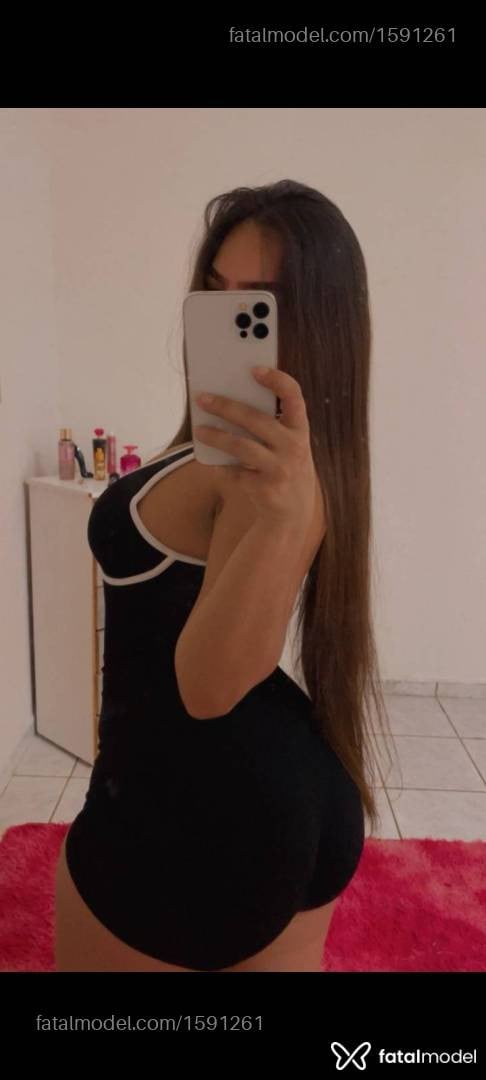 Acompanhante mulher com cabelo castanho de olhos castanhos - Larissa