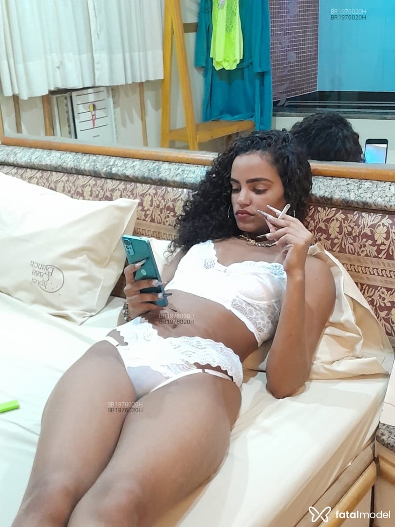 Acompanhante mulher com cabelo castanho de olhos castanhos em Rio de Janeiro - Phaella