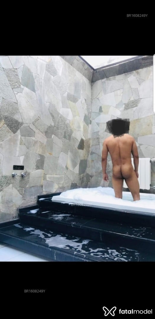 Acompanhante homem com cabelo castanho de olhos mel em Criciúma Acompanhante homem com cabelo castanho de olhos mel em Criciúma - Brunoversatil