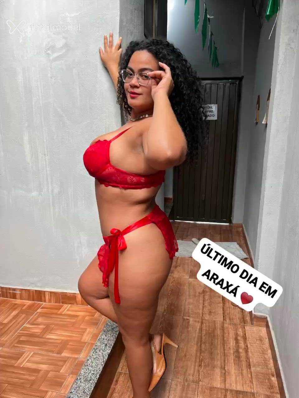 Acompanhante mulher com cabelo castanho de olhos castanhos - Ariadne Bronx