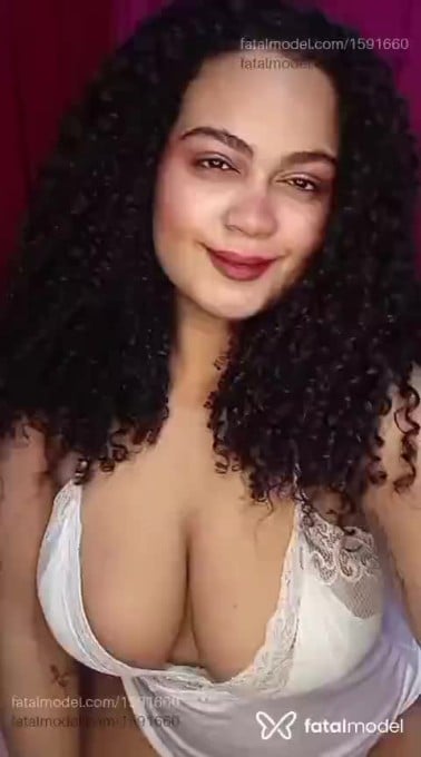 Acompanhante mulher com cabelo castanho de olhos castanhos em Uberlândia - Ariadne Bronx