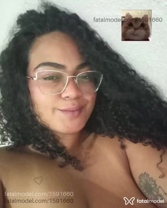 Acompanhante mulher com cabelo castanho de olhos castanhos em Uberlândia - Ariadne Bronx