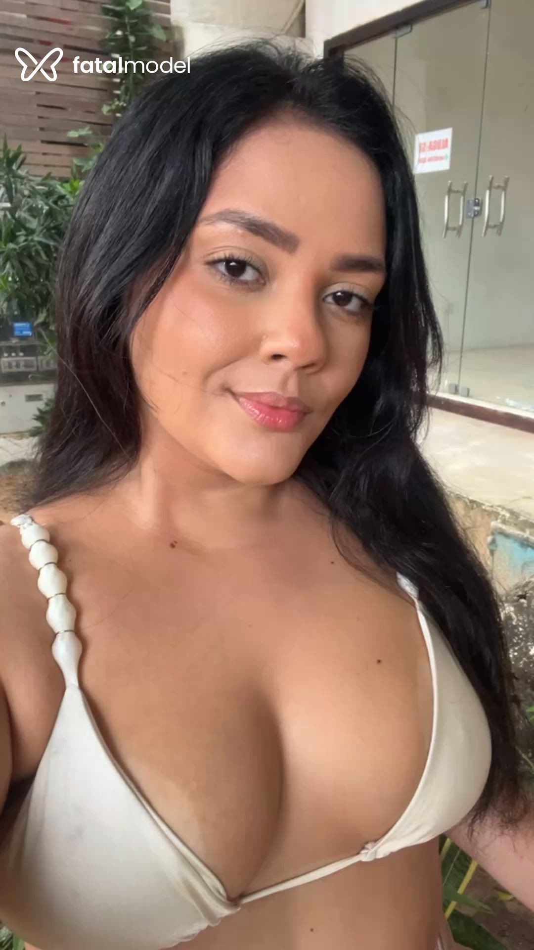 Acompanhante mulher com cabelo castanho de olhos castanhos - Carol