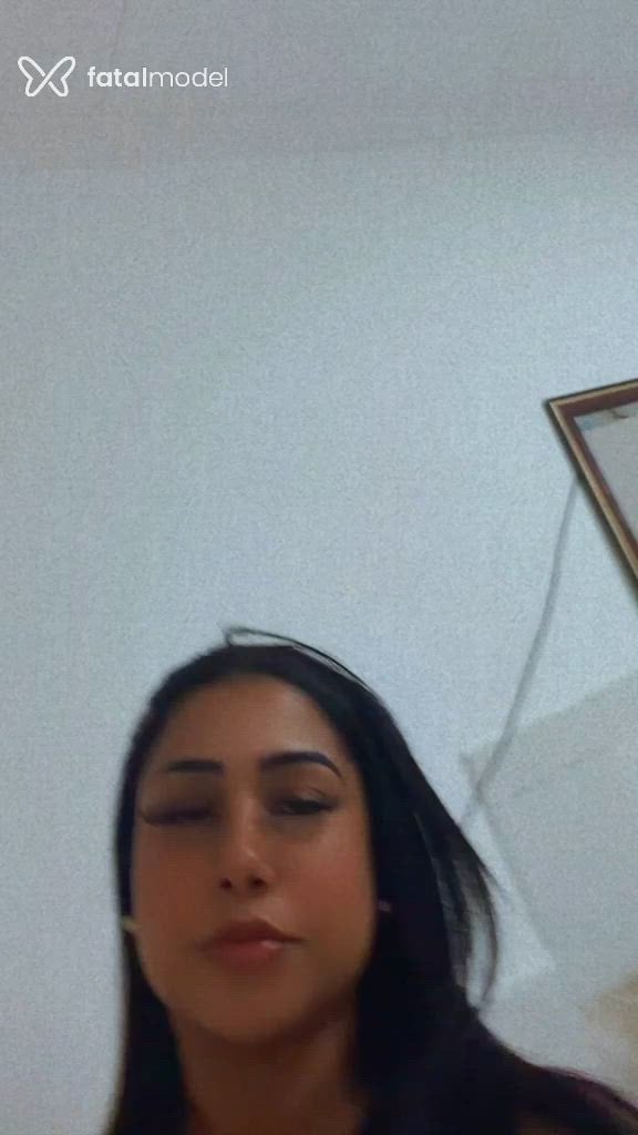 Acompanhante mulher com cabelo castanho de olhos castanhos - Isis Sampaio Acompanhante mulher com cabelo castanho de olhos castanhos - Isis Sampaio