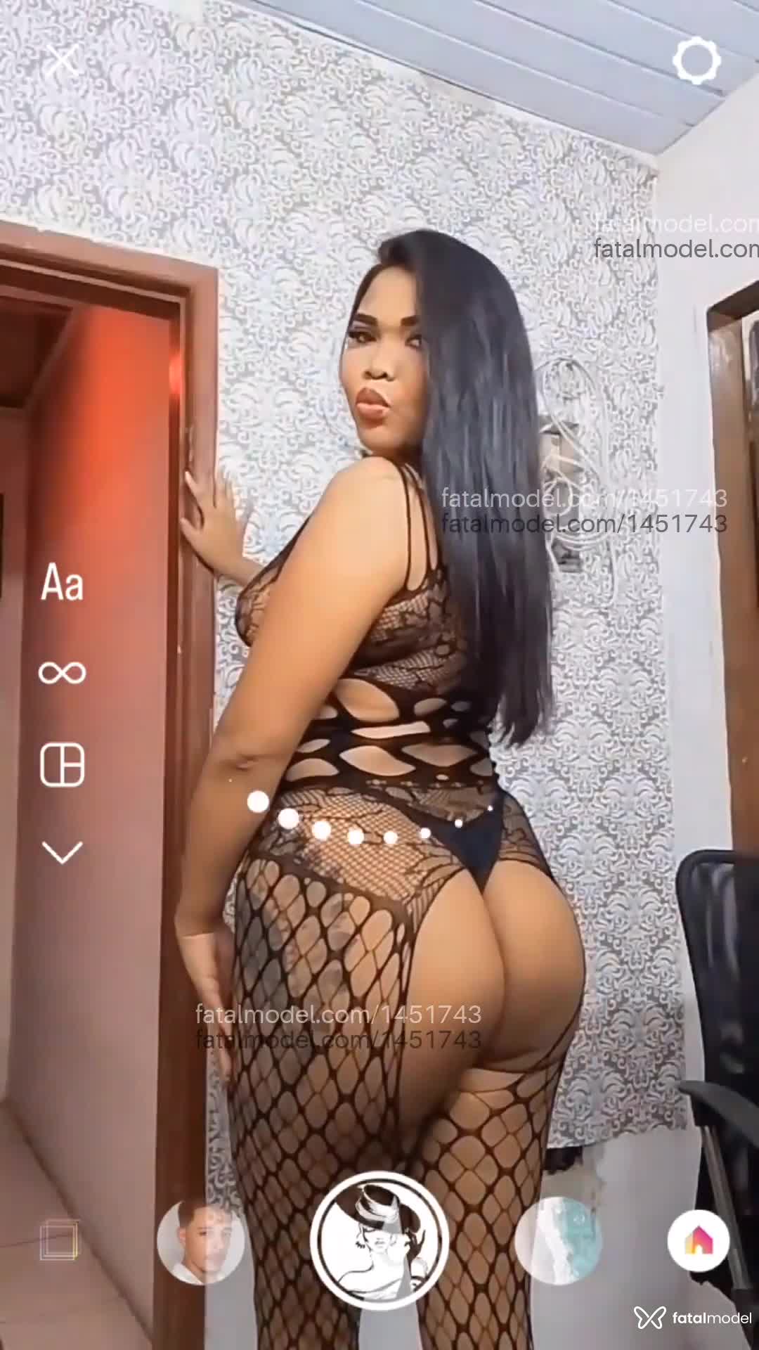 Acompanhante mulher com cabelo castanho de olhos castanhos em Joinville - Pérola Lins