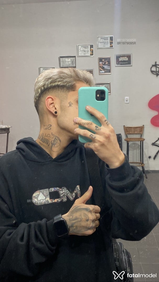 Acompanhante homem com cabelo castanho de olhos mel - David Albuquerque