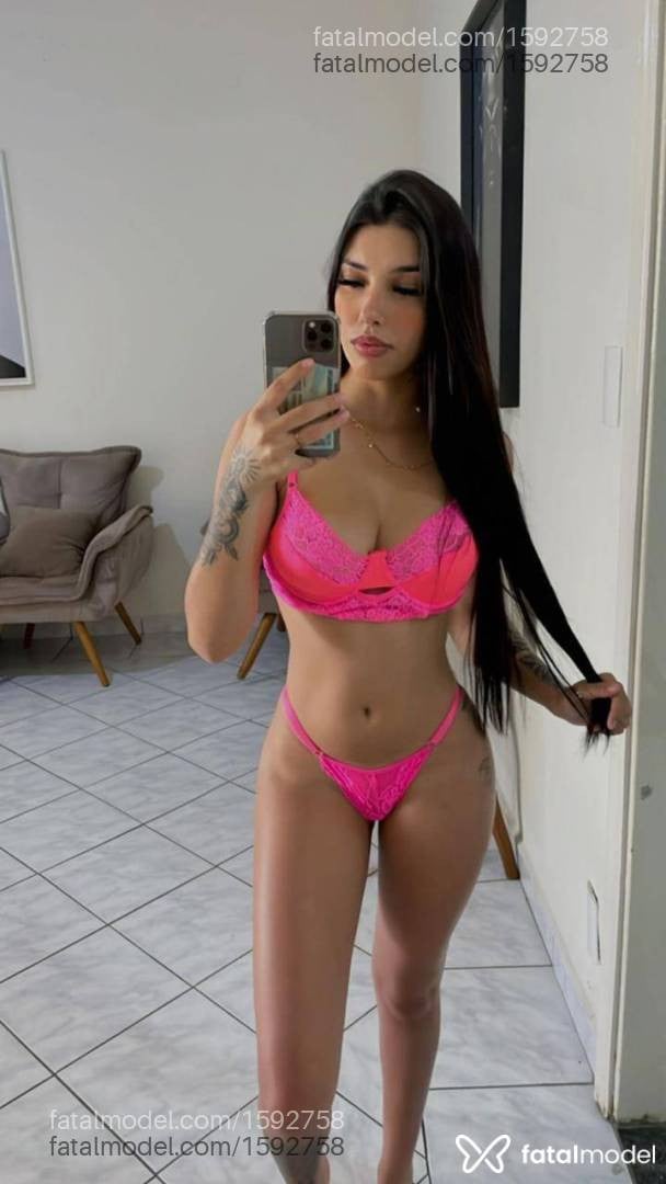 Acompanhante mulher morena (o) de olhos castanhos - Julia Lovateli