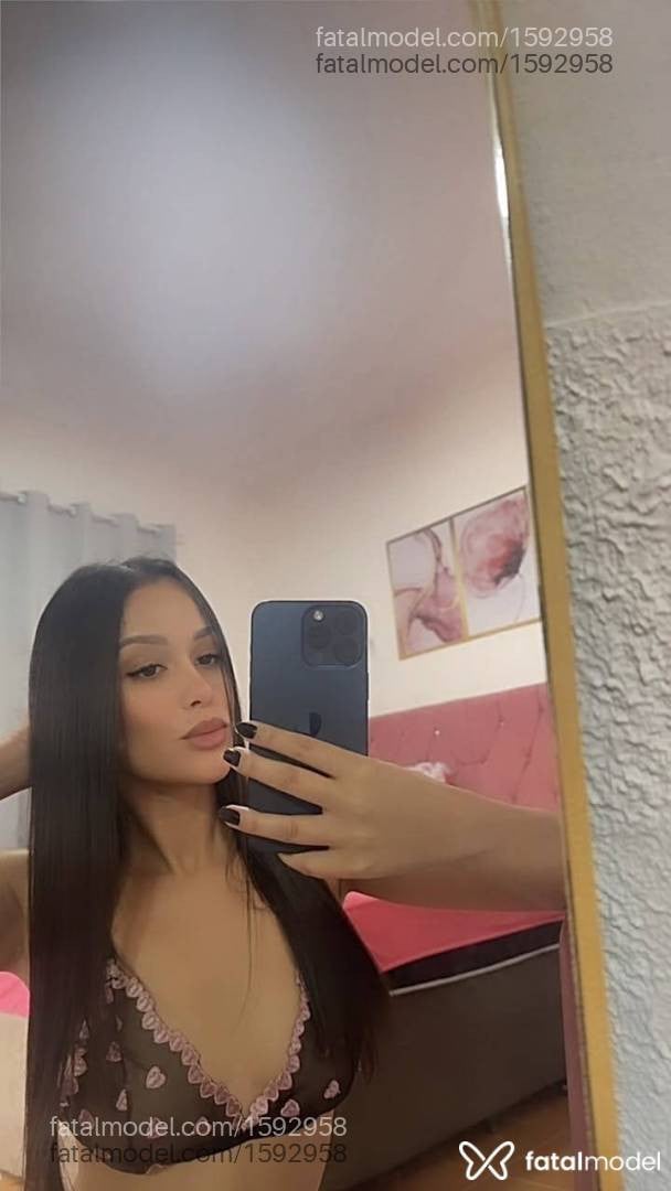 Acompanhante mulher com cabelo castanho de olhos castanhos - Mirella