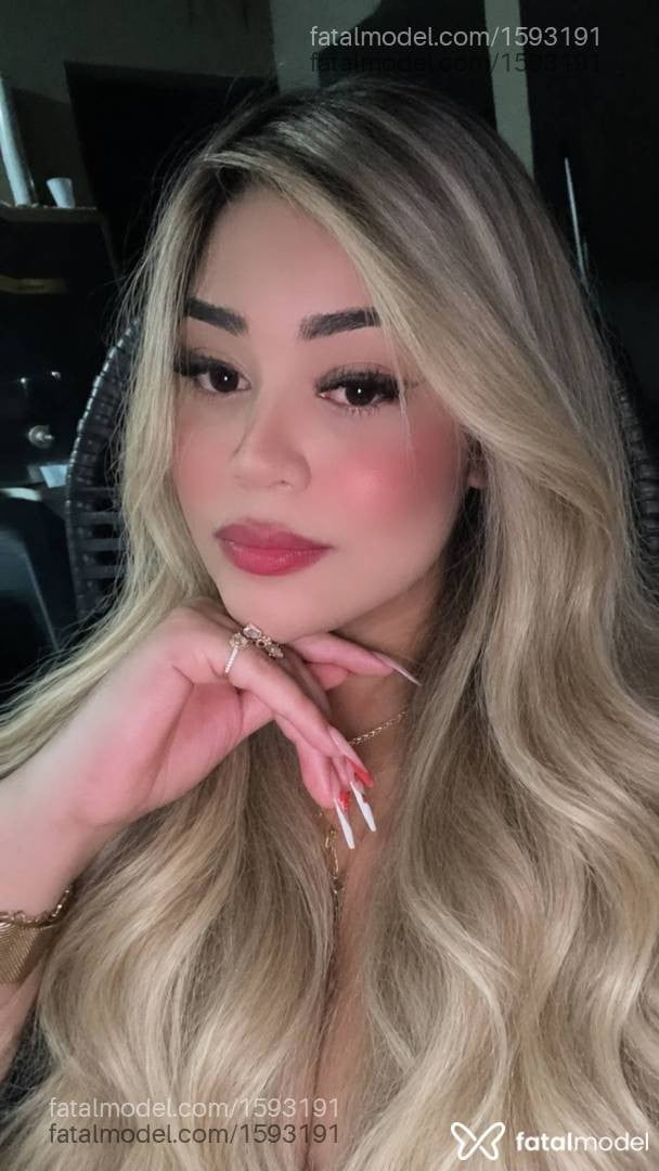 Acompanhante mulher trans loira (o) de olhos castanhos - Agatha Bolzani