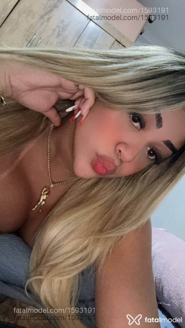 Acompanhante mulher trans loira (o) de olhos castanhos em Rio Verde - Agatha Bolzani