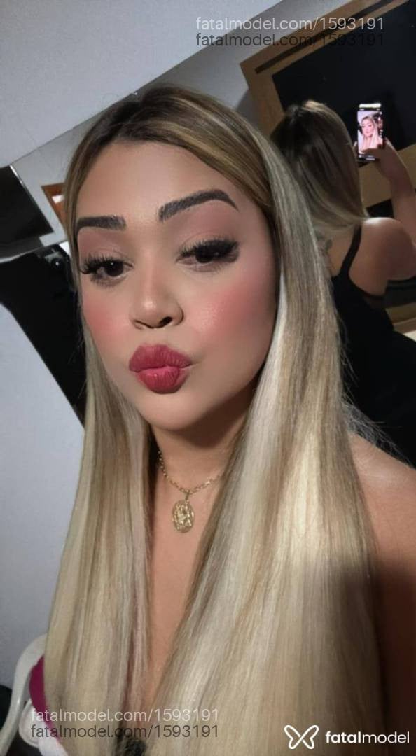 Acompanhante mulher trans loira (o) de olhos castanhos - Agatha Bolzani