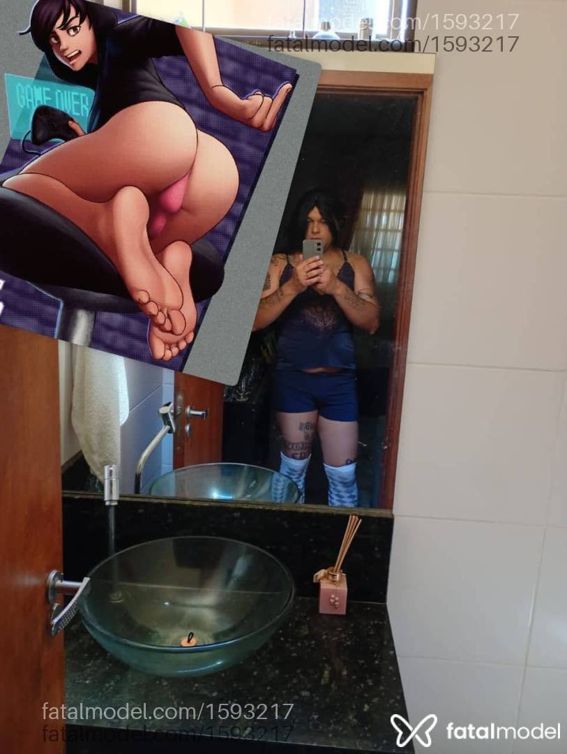 Acompanhante mulher trans ruiva (o) de olhos castanhos - Lorena Karvalho