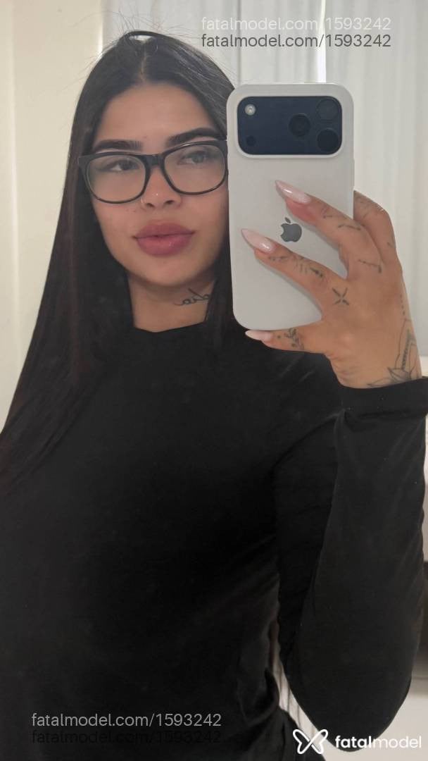 Acompanhante mulher morena (o) de olhos pretos - Rafaella