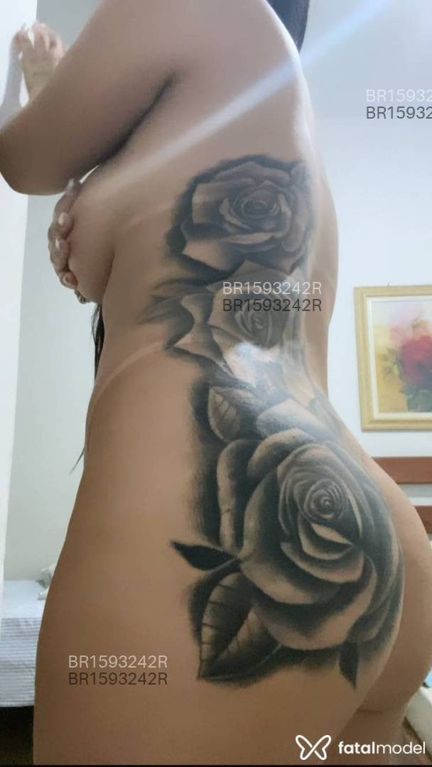 Acompanhante mulher morena (o) de olhos pretos em São José - Júlia Monteiro