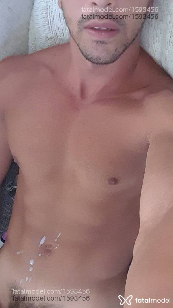 Acompanhante homem com cabelo castanho de olhos castanhos em São Paulo - Willdomdot
