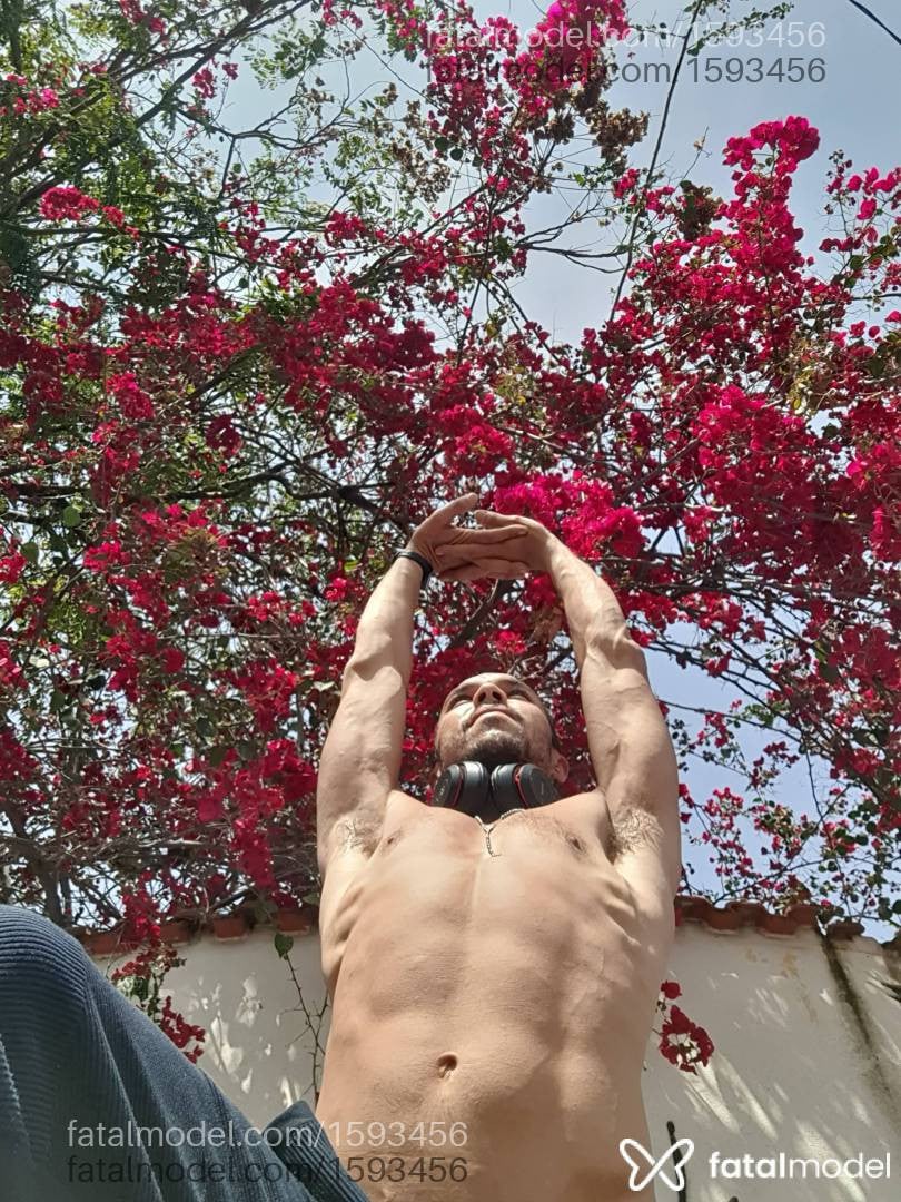 Acompanhante homem com cabelo castanho de olhos castanhos em São Paulo - Willdomdot