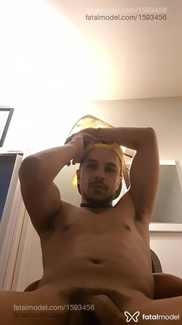 Acompanhante homem com cabelo castanho de olhos castanhos em São Paulo - Willdomdot