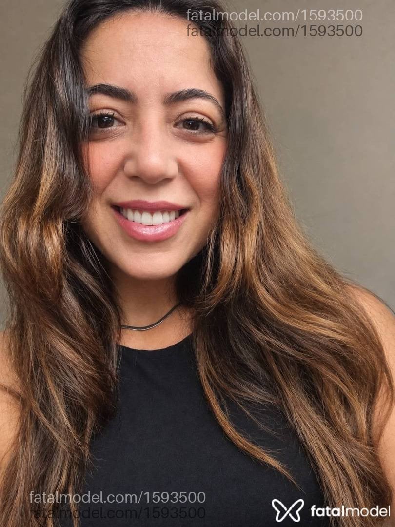 Acompanhante mulher loira (o) de olhos castanhos - Taila Rios