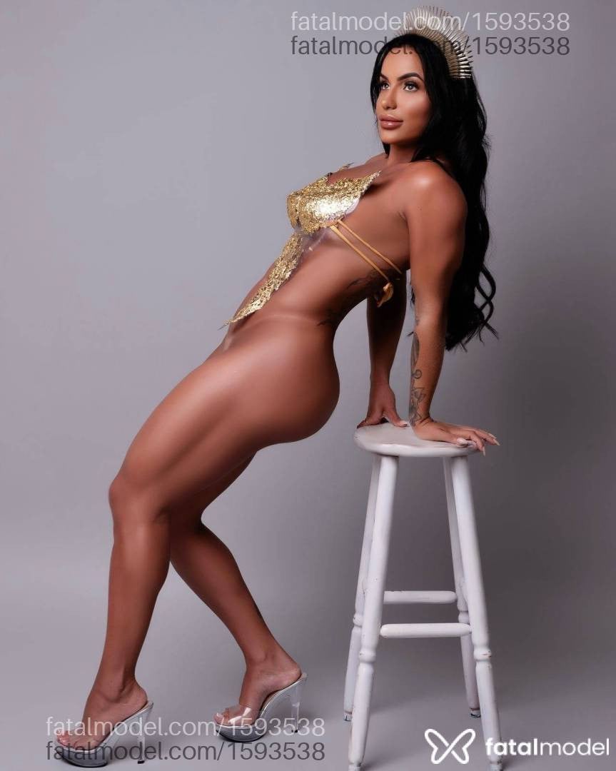Acompanhante mulher morena (o) de olhos mel - Júlia Guimarães