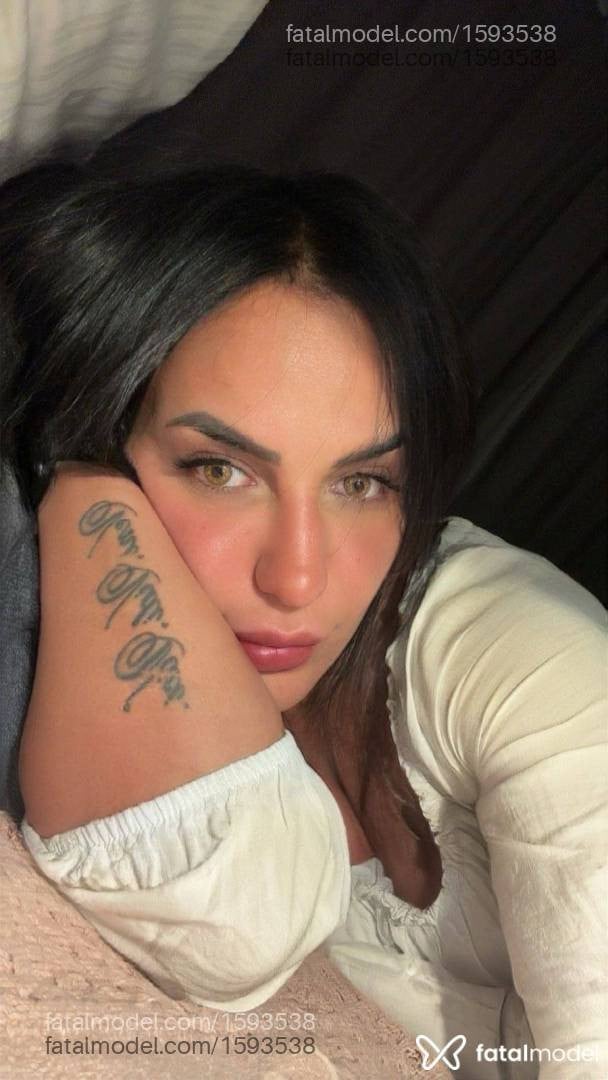 Acompanhante mulher morena (o) de olhos mel - Júlia Guimarães