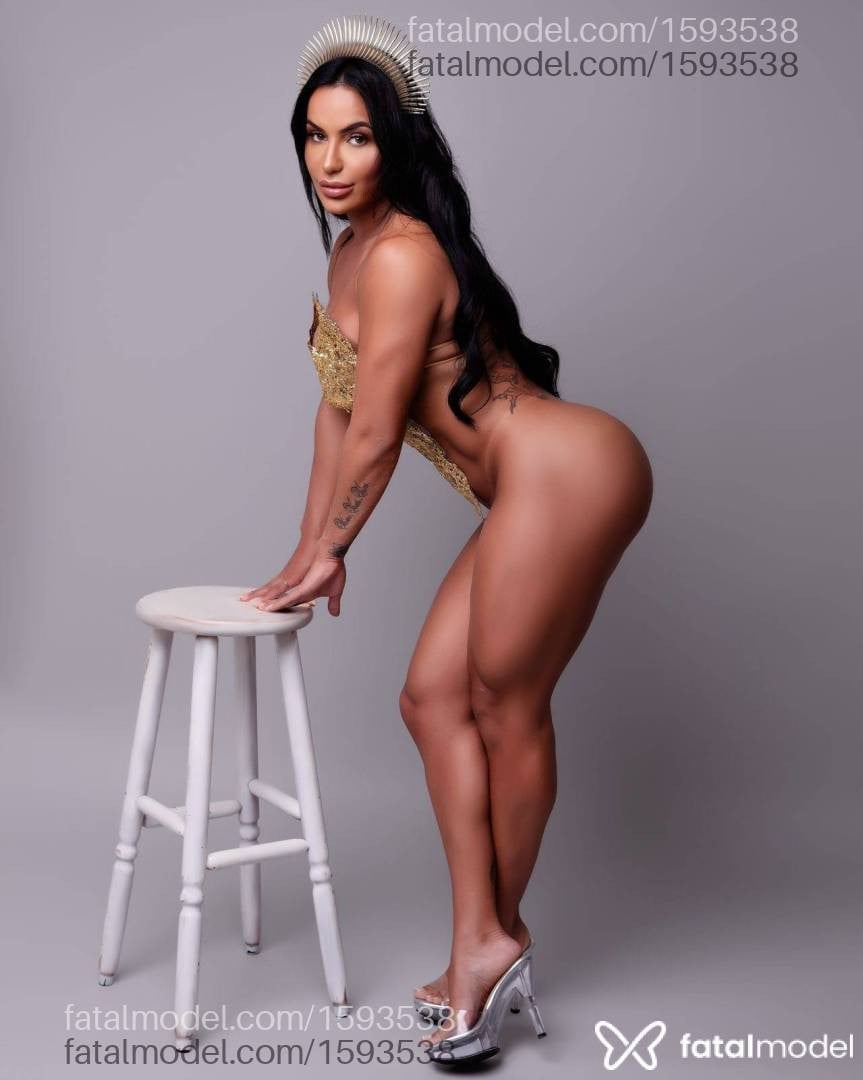 Acompanhante mulher morena (o) de olhos mel - Júlia Guimarães