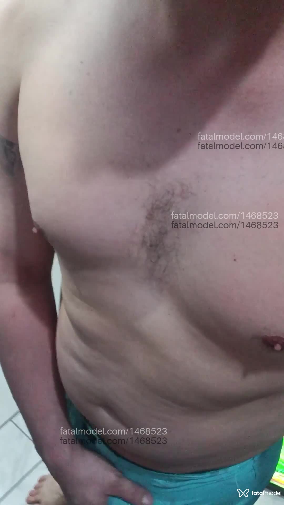 Acompanhante homem com cabelo castanho de olhos castanhos em Tijucas Acompanhante homem com cabelo castanho de olhos castanhos em Tijucas - Zennd