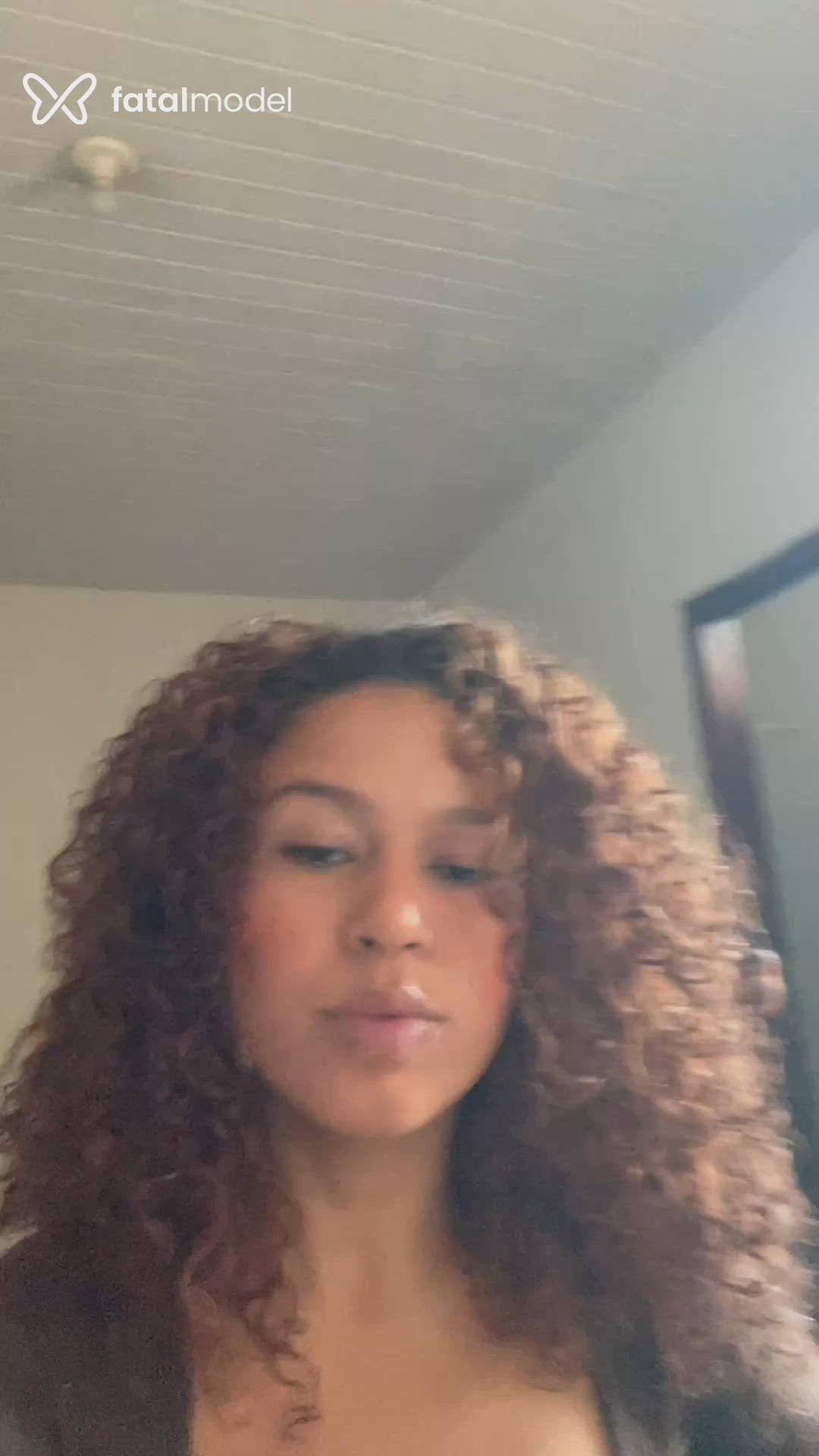 Acompanhante mulher morena (o) de olhos castanhos - ísis Acompanhante mulher morena (o) de olhos castanhos - ísis