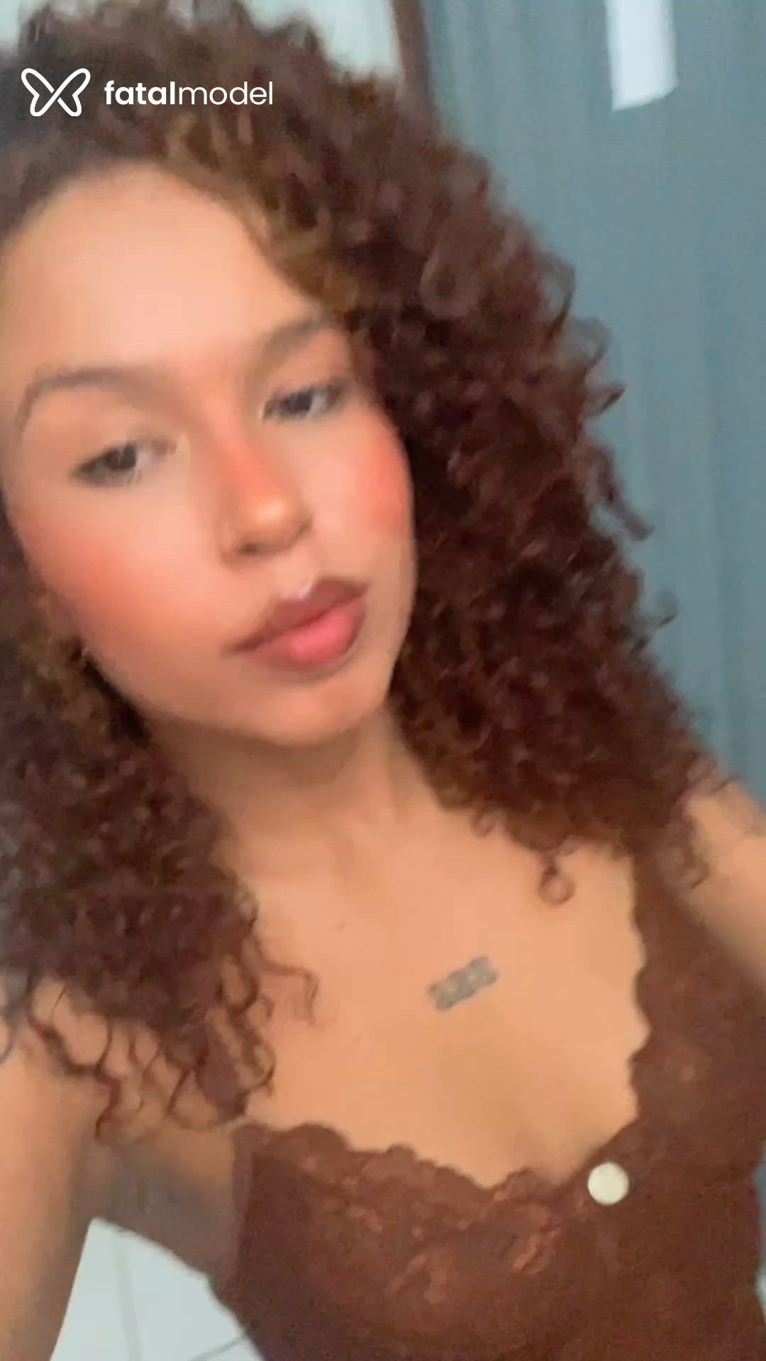 Acompanhante mulher morena (o) de olhos castanhos - ísis Acompanhante mulher morena (o) de olhos castanhos - ísis