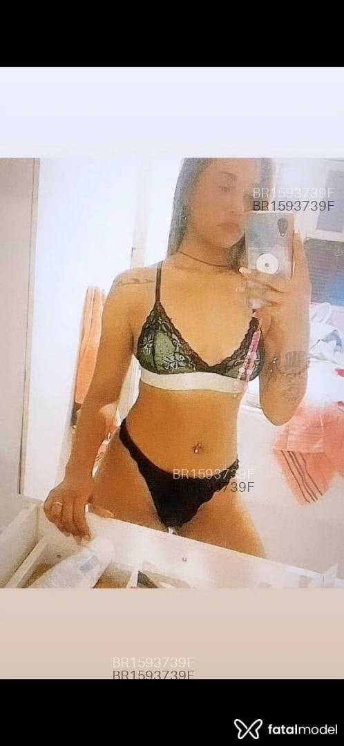 Acompanhante mulher com cabelo castanho de olhos castanhos em Florianópolis - Luiza Costa