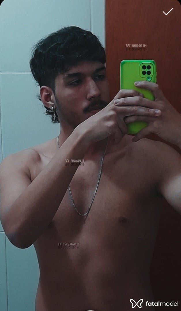 Acompanhante homem com cabelo castanho de olhos castanhos em Goiânia - Dgg
