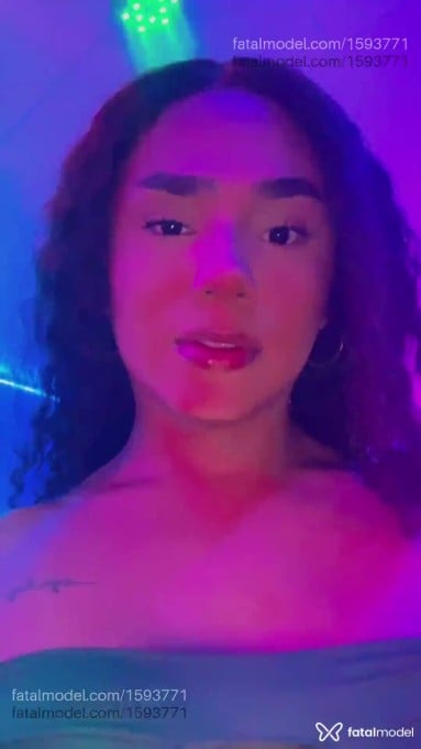 Acompanhante mulher trans loira (o) de olhos pretos em Virtual - Cacau Ferraz