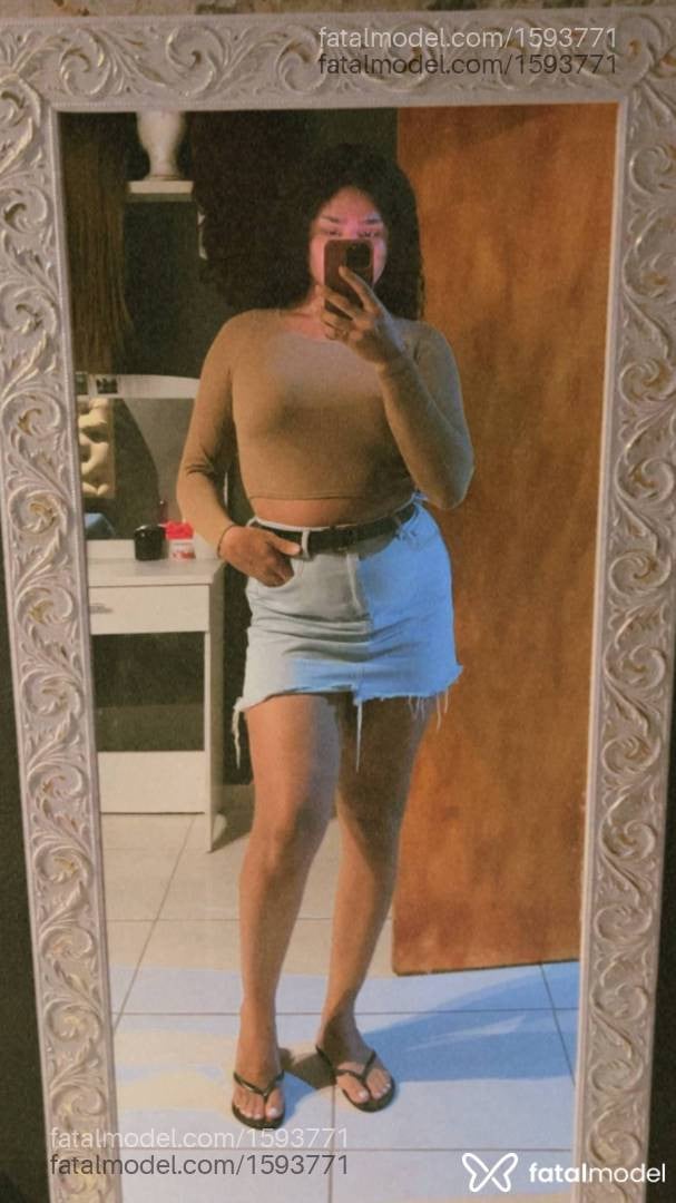 Acompanhante mulher trans loira (o) de olhos pretos - Cacau Ferraz