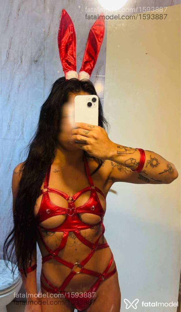 Acompanhante mulher trans morena (o) de olhos pretos - Rebecca