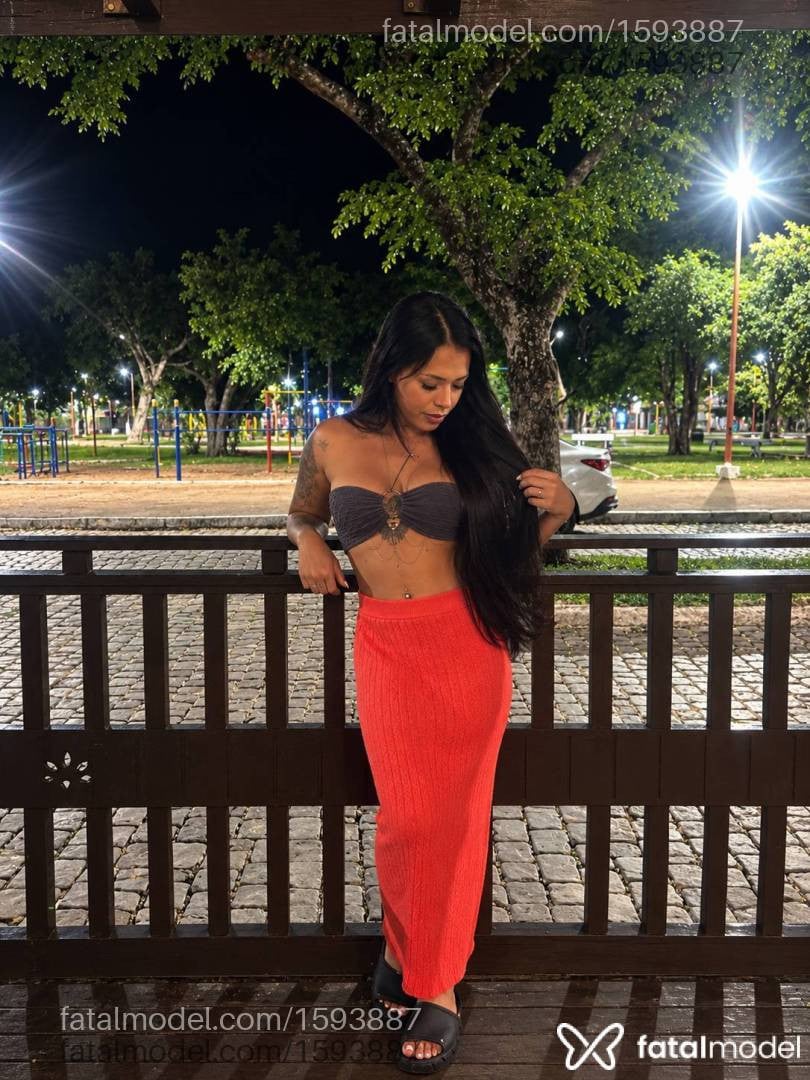Acompanhante mulher trans morena (o) de olhos pretos - Rebecca