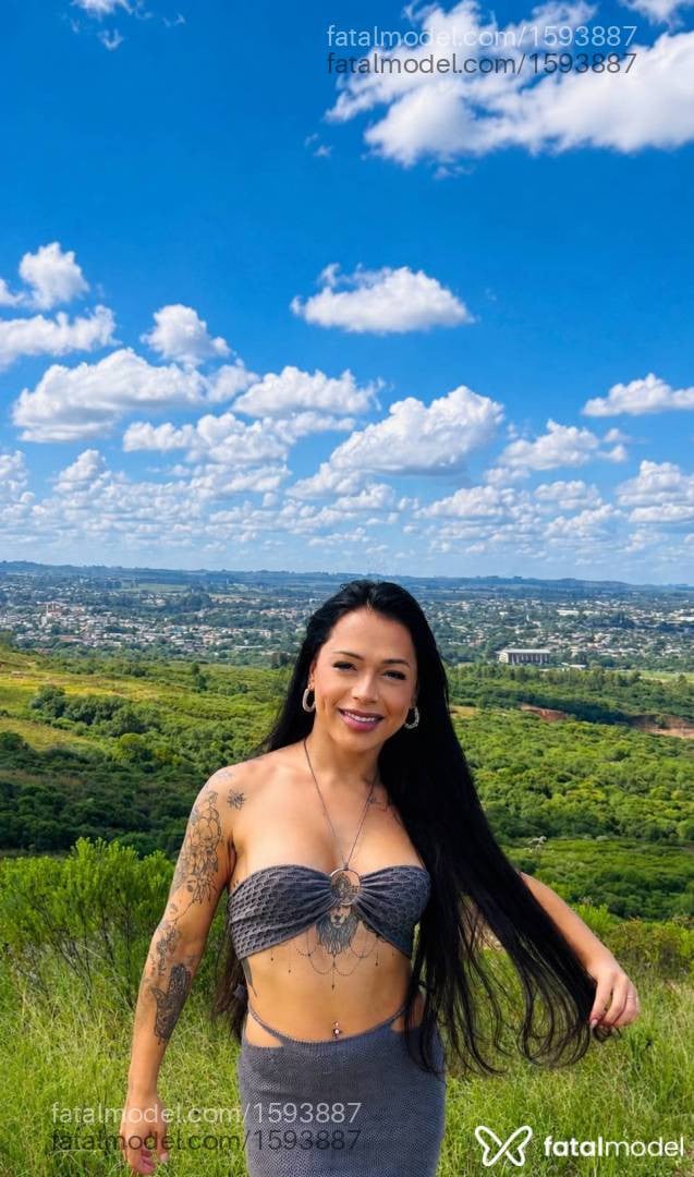 Acompanhante mulher trans morena (o) de olhos pretos - Rebecca