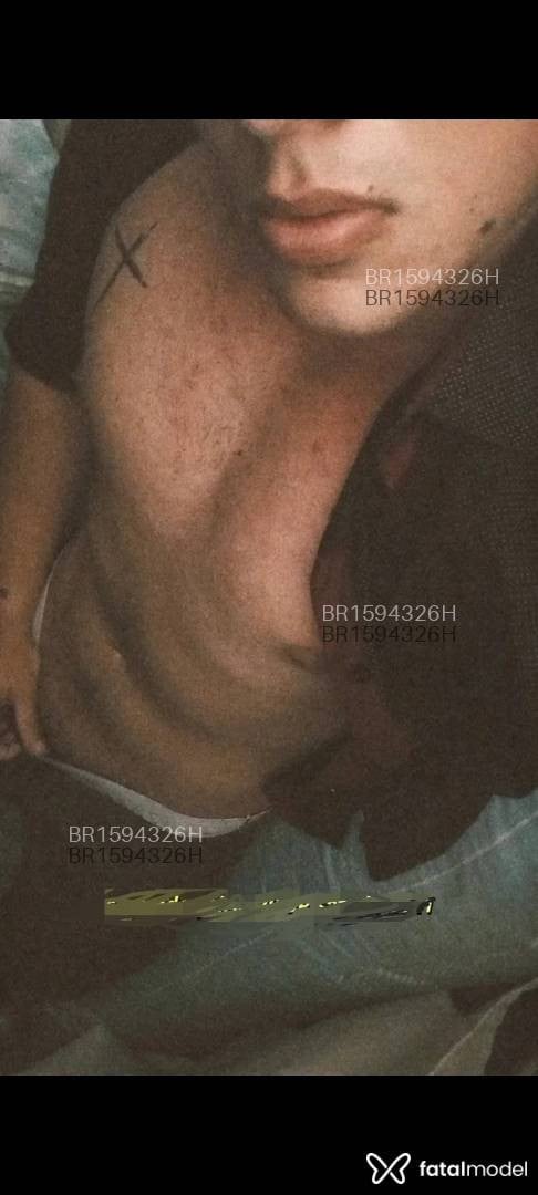 Acompanhante homem com cabelo castanho de olhos castanhos - Lucas