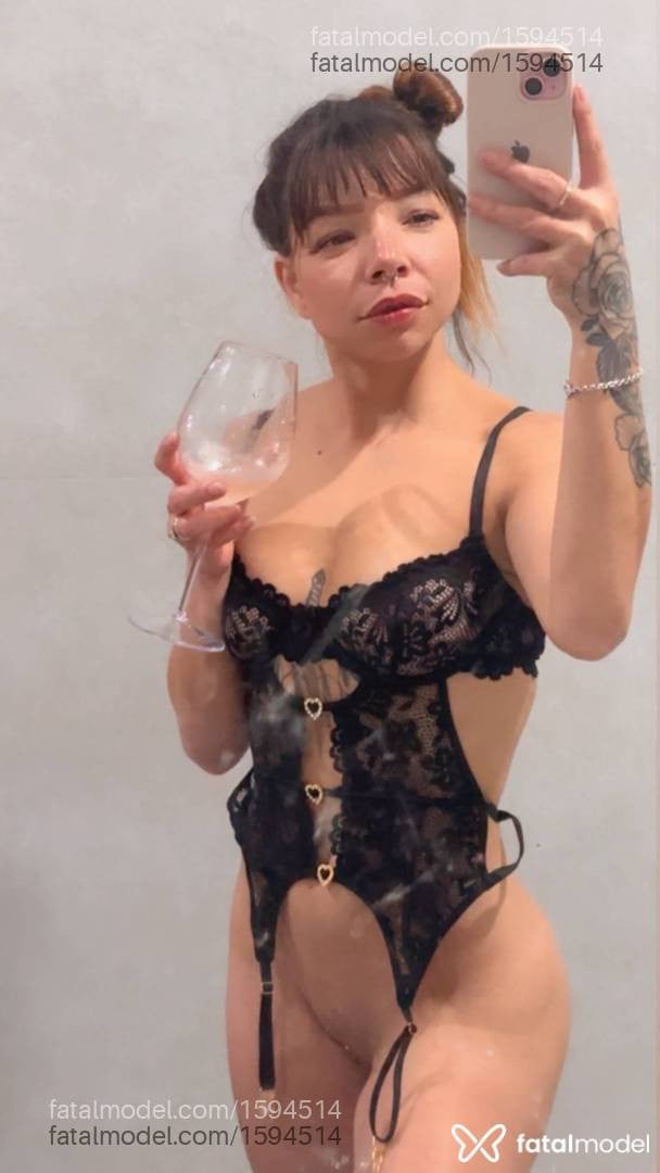 Acompanhante mulher ruiva (o) de olhos castanhos - Japinha