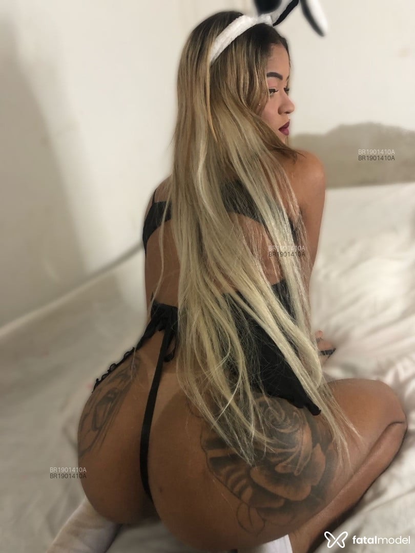 Acompanhante mulher com cabelo castanho de olhos pretos - Millena