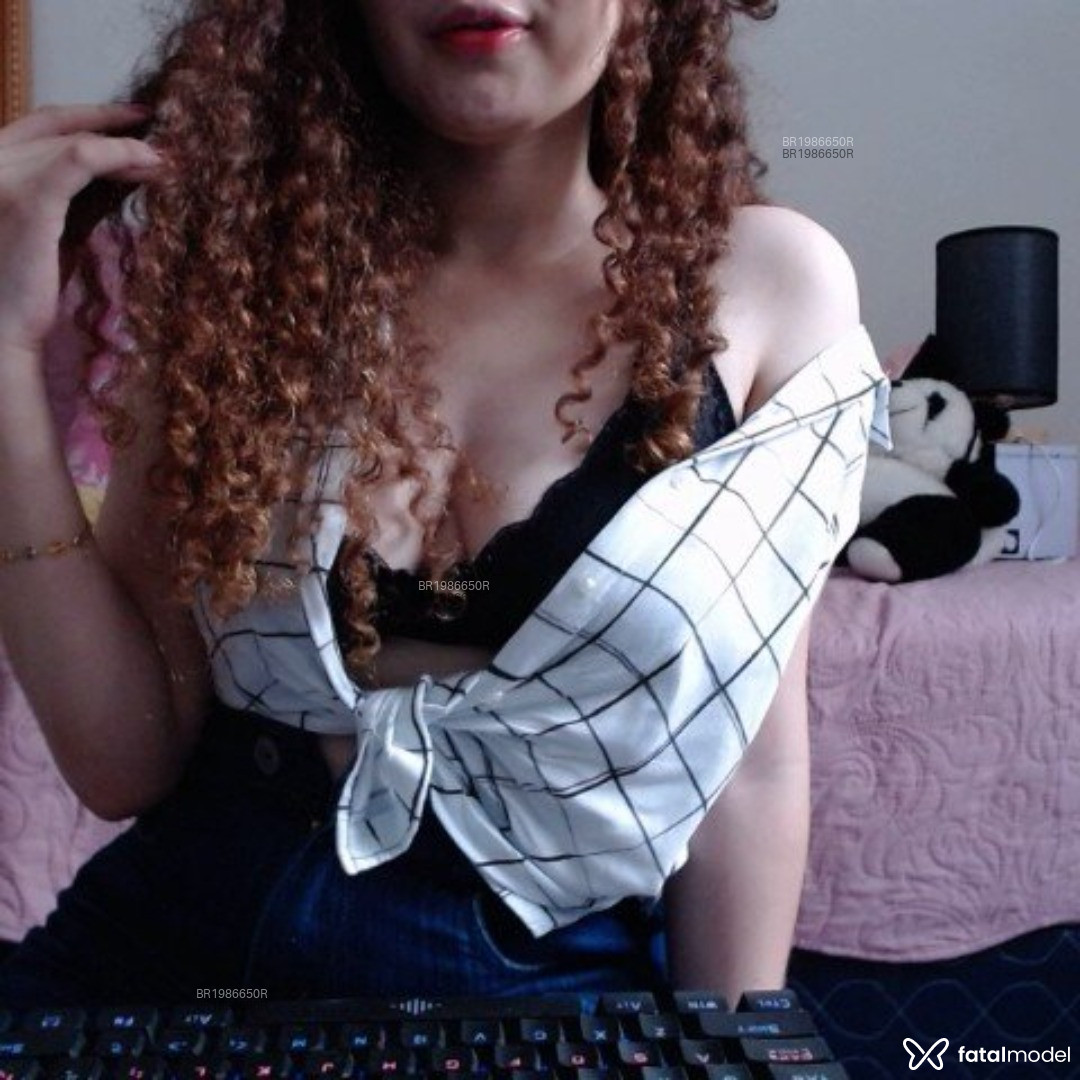 Acompanhante mulher com cabelo castanho de olhos verdes em Virtual - Ester Alcantera