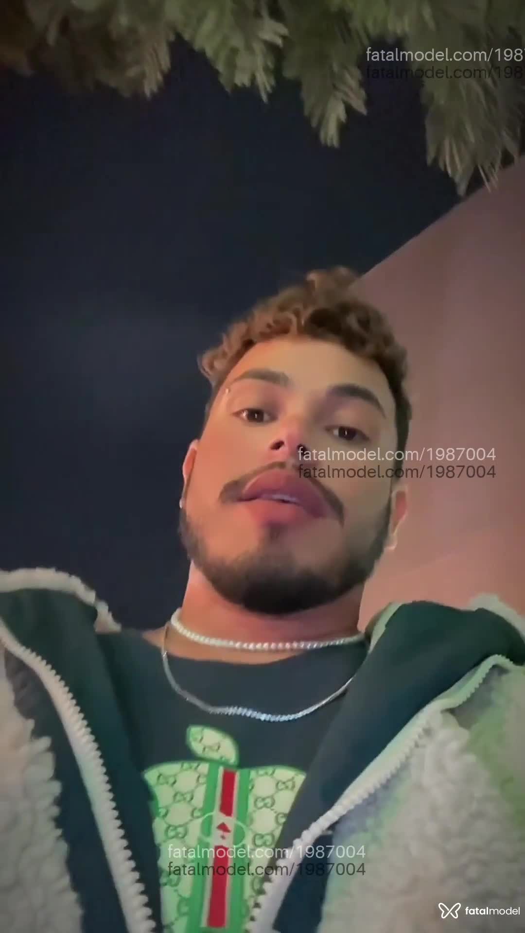 Acompanhante homem morena (o) de olhos castanhos em Virtual Acompanhante homem morena (o) de olhos castanhos em Virtual - Leonardo