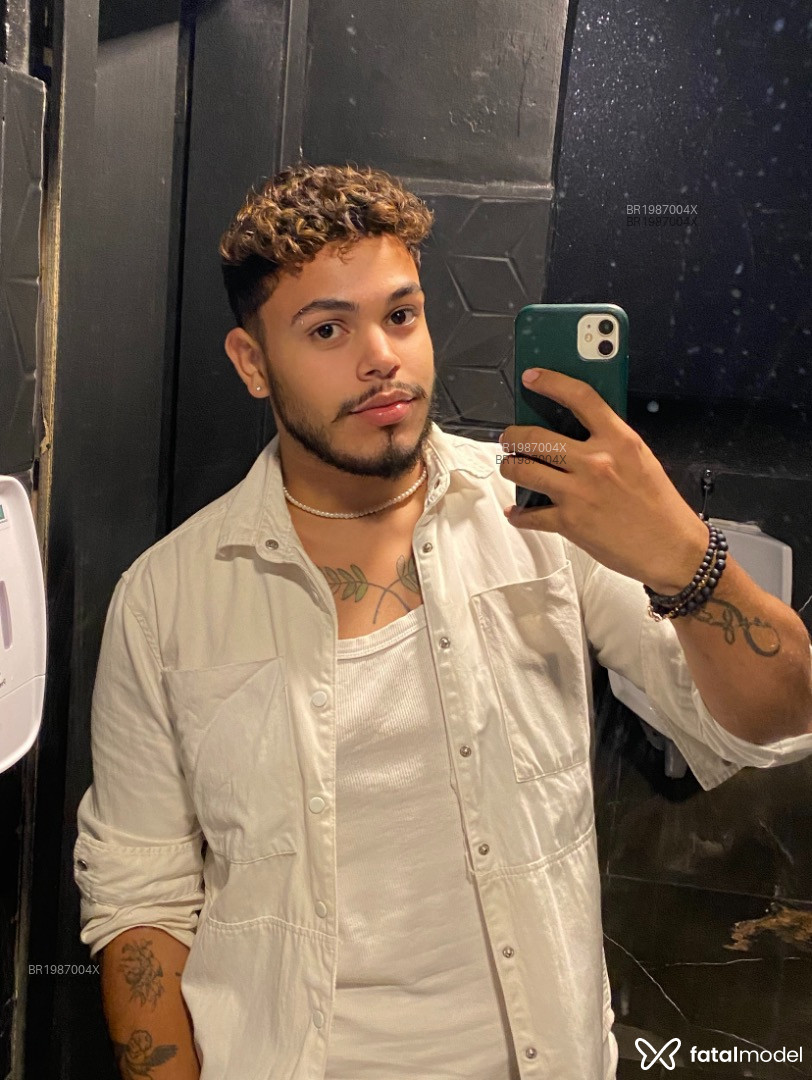 Acompanhante homem morena (o) de olhos castanhos em Virtual Acompanhante homem morena (o) de olhos castanhos em Virtual - Leonardo