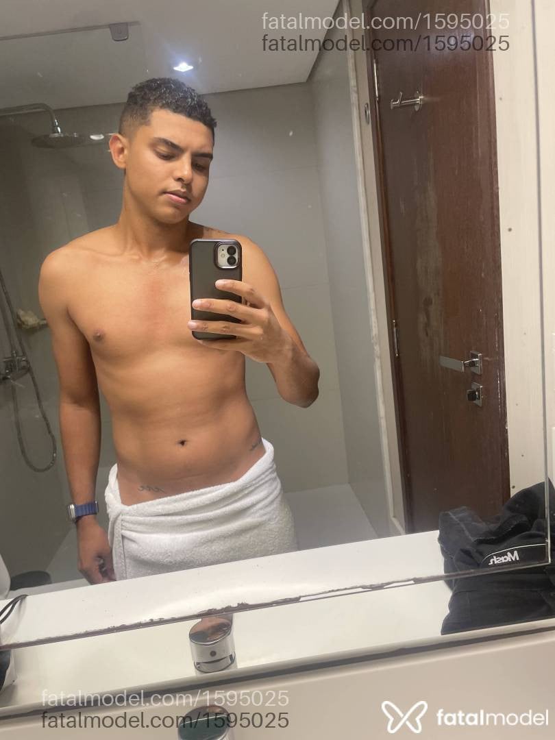 Acompanhante homem morena (o) de olhos castanhos em Joinville - Erick Felipe