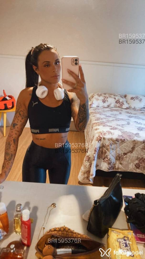 Acompanhante mulher com cabelo castanho de olhos castanhos em Pelotas - Tay Ferraz