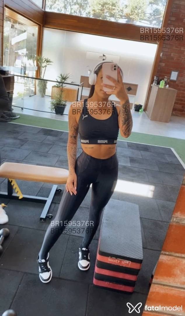 Acompanhante mulher com cabelo castanho de olhos castanhos em Pelotas - Tay Ferraz
