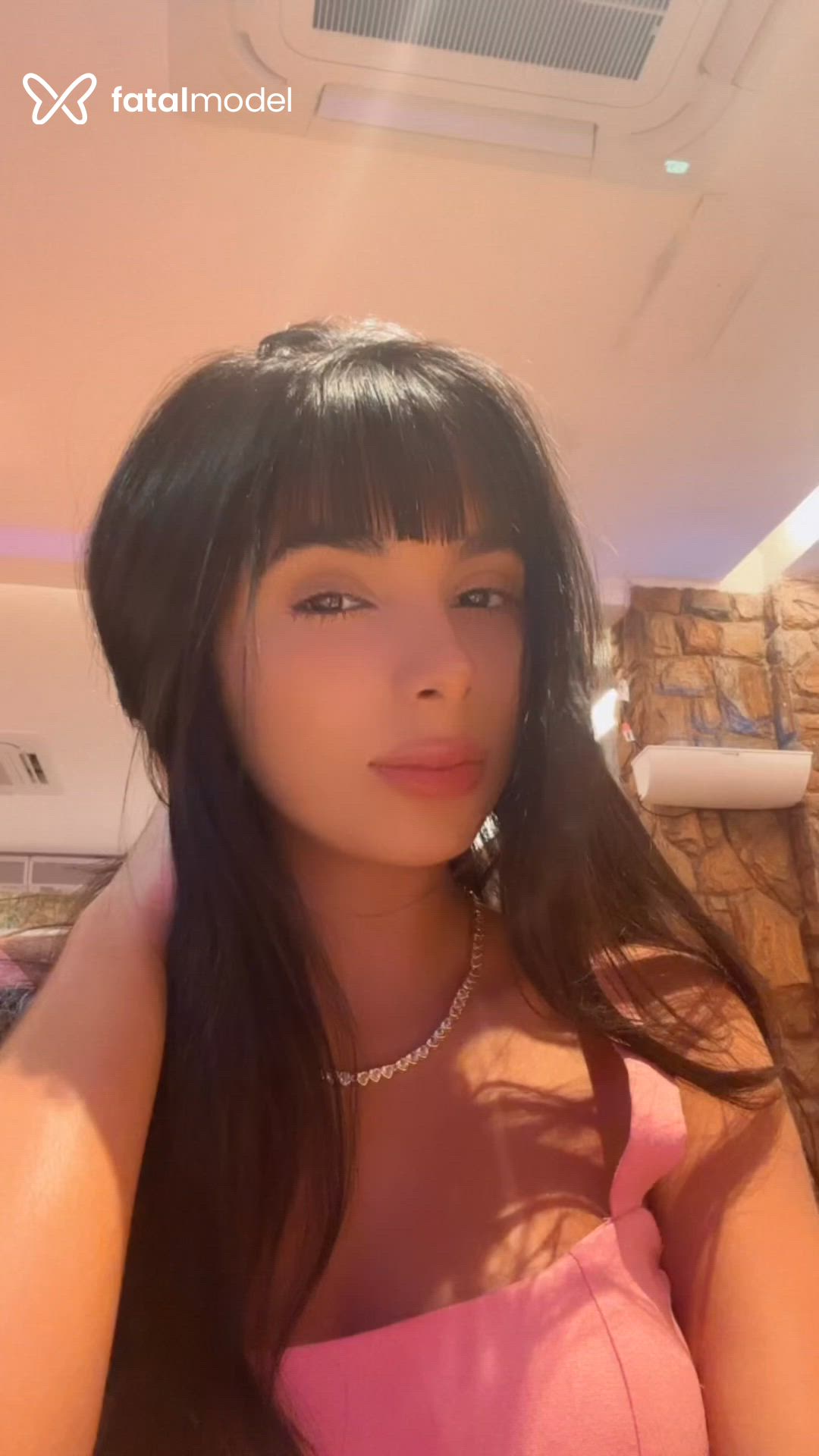 Acompanhante mulher morena (o) de olhos castanhos - Emily Acompanhante mulher morena (o) de olhos castanhos - Emily