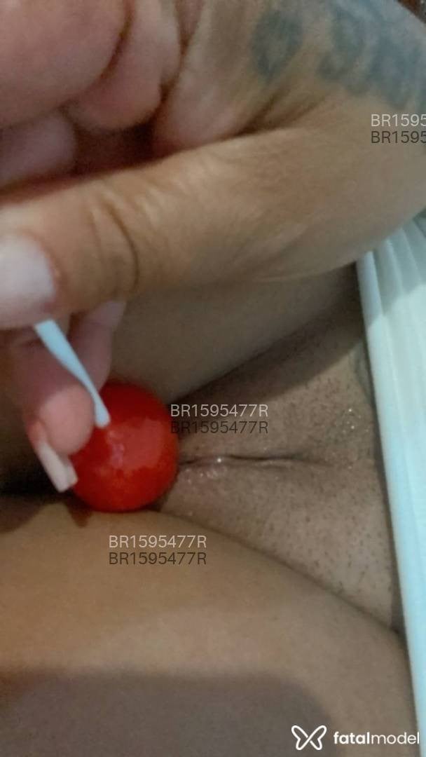 Acompanhante mulher morena (o) de olhos mel em Ubá Acompanhante mulher morena (o) de olhos mel em Ubá - Melissa Ferrari