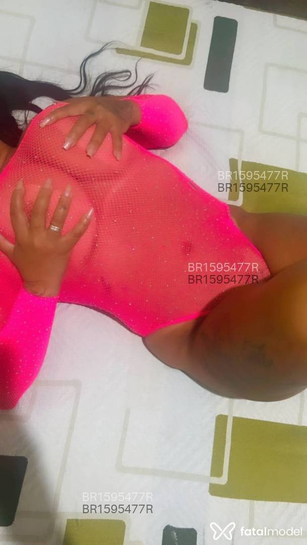 Acompanhante mulher morena (o) de olhos mel em Ubá Acompanhante mulher morena (o) de olhos mel em Ubá - Melissa Ferrari
