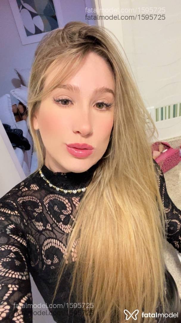 Acompanhante mulher loira (o) de olhos mel - Aline