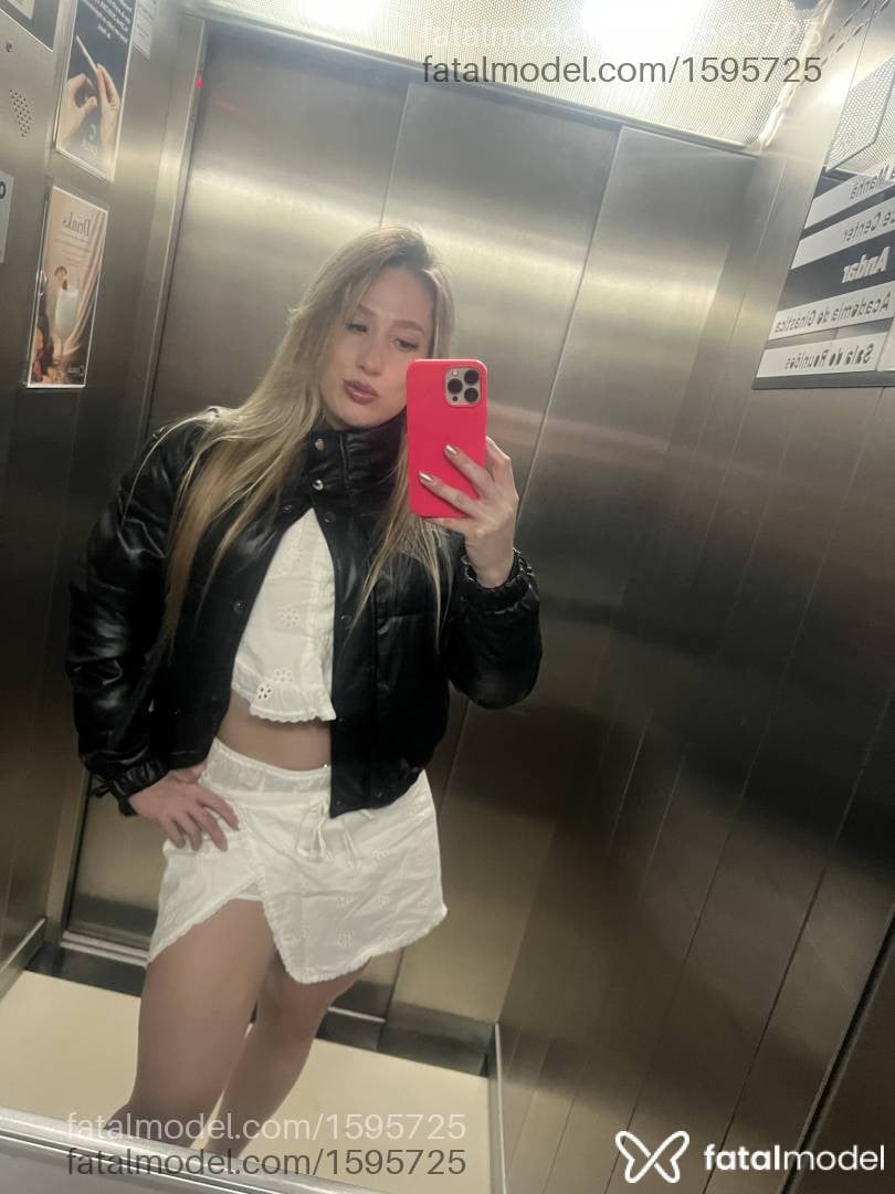 Acompanhante mulher loira (o) de olhos mel - Aline